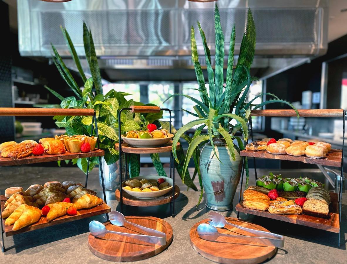 Hotel Stamford Plaza Brisbane Exteriér fotografie A selection of tapas at a restaurant in Madrid, Spain