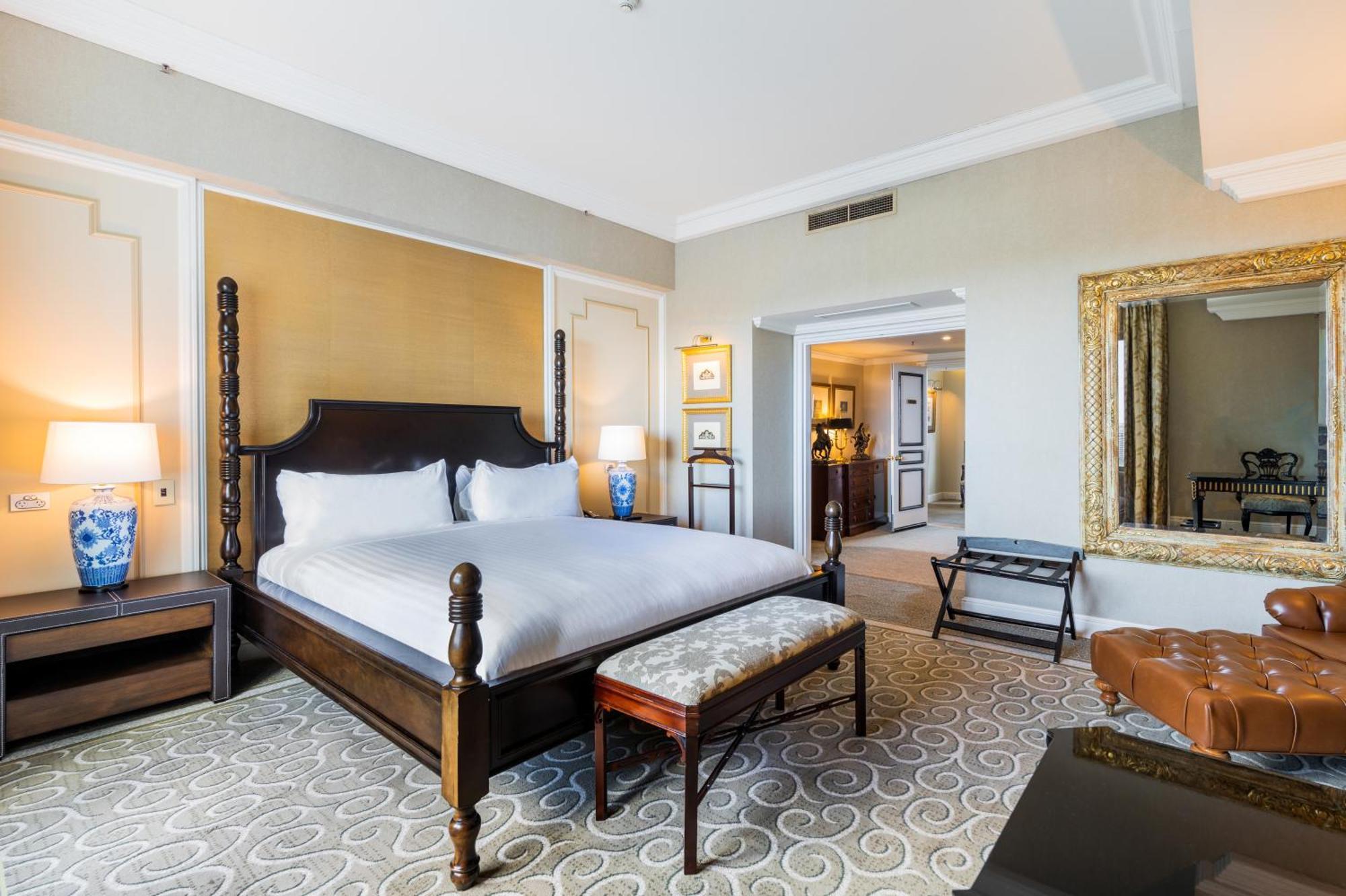 Hotel Stamford Plaza Brisbane Exteriér fotografie A bedroom at the Taj Mahal Palace