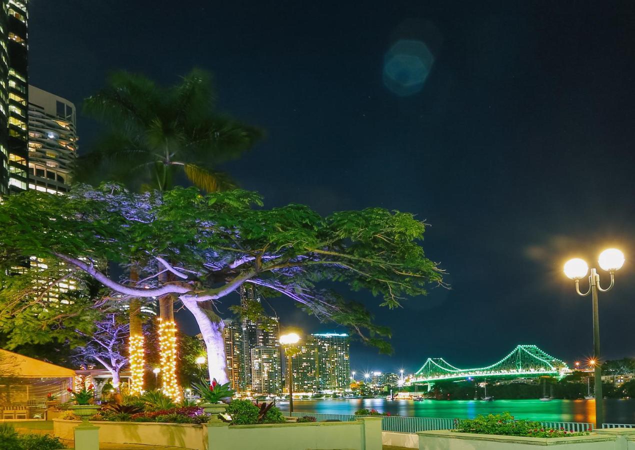 Hotel Stamford Plaza Brisbane Exteriér fotografie The Story Bridge at night